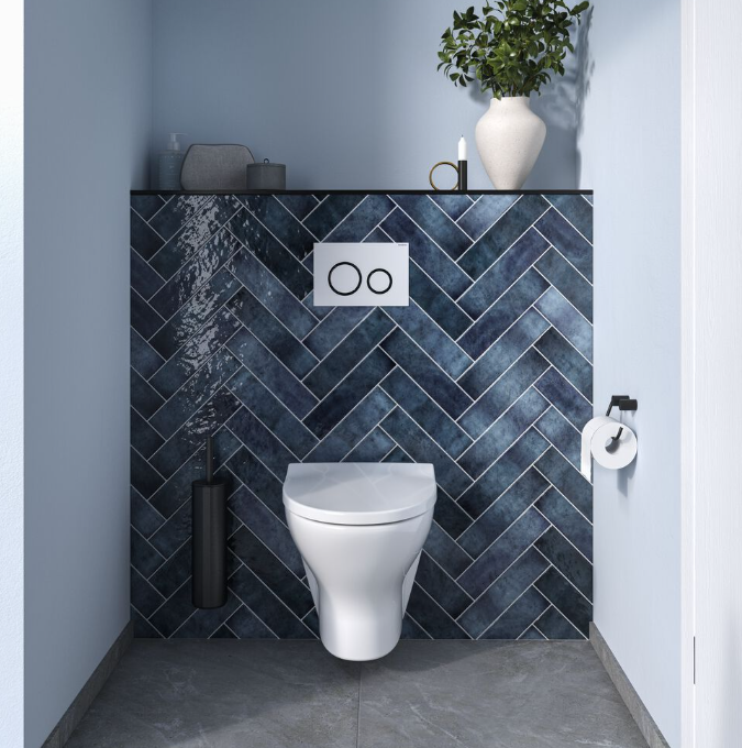 Sådan får du toilettet til at skylle igen hurtigt og effektivt