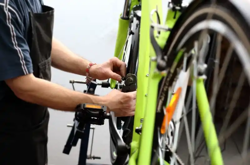 Hvordan reparerer man en cykelramme?