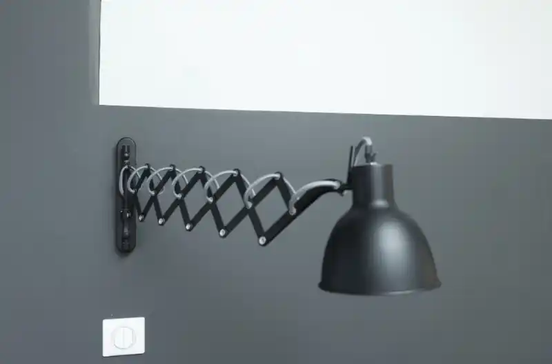 Sådan installerer du et hæve-sænke lampeophæng