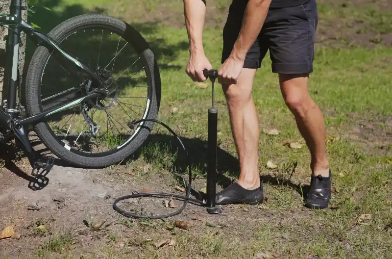 Sådan putter du luft i dækket på din cykel