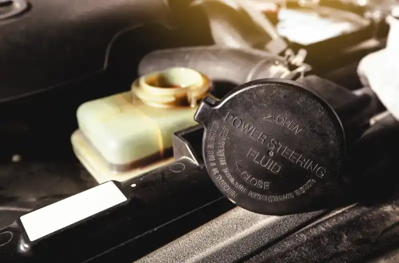 Sådan fylder du servoolie på