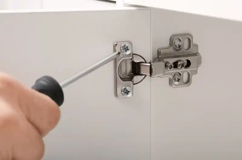 Hvordan reparerer man STUVA børnemøbler?