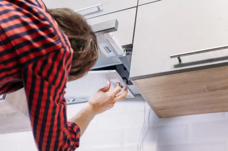 Sådan fikser du en emhætte, der ikke suger