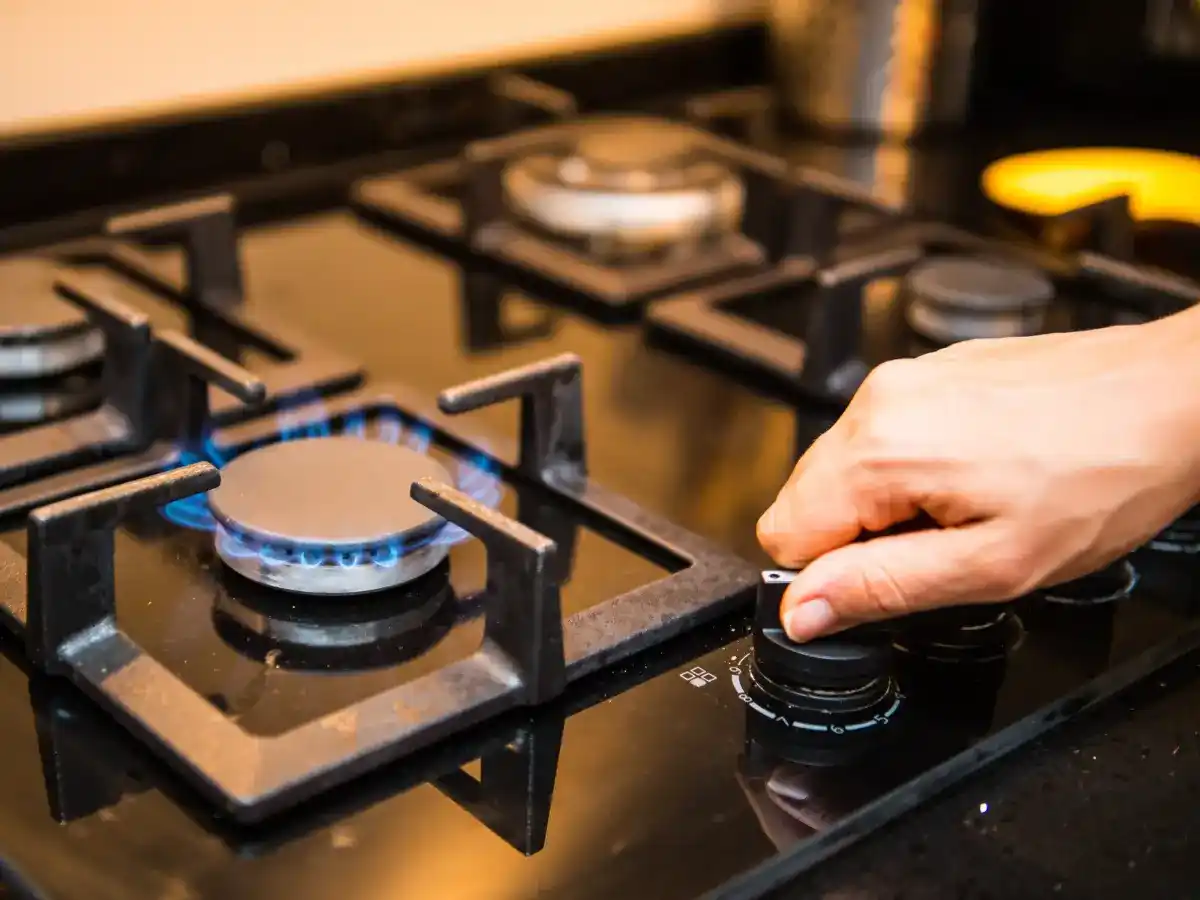 Sådan gør du et gaskomfur rent