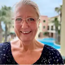 comment.user?.profileImg