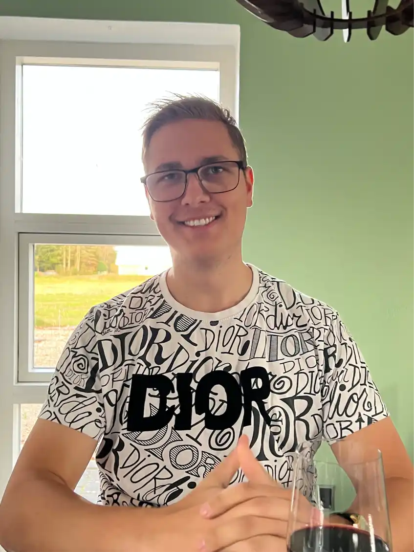 comment.user?.profileImg