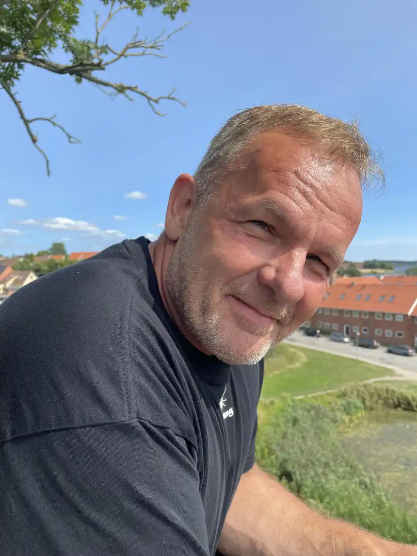 comment.user?.profileImg