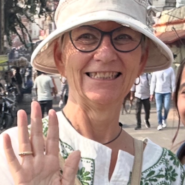 comment.user?.profileImg